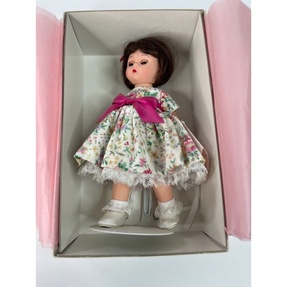 Madame Alexander doll with box 36670 Spring Flower Garden - Picture 6 of 8